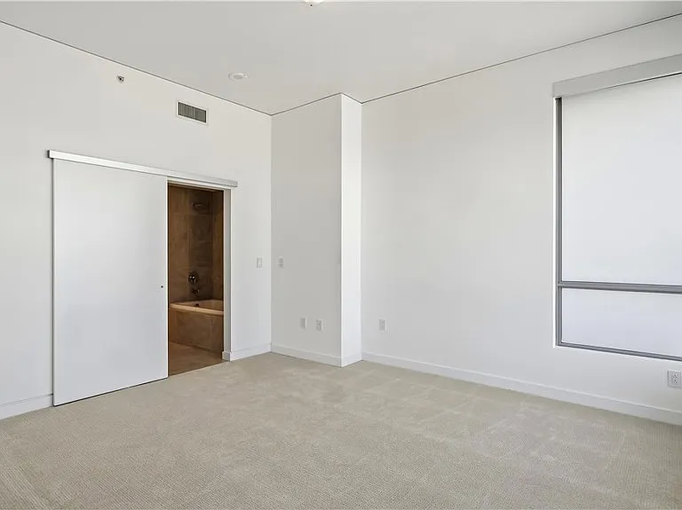9 Macarthur Pl #N2002 — Photo 31