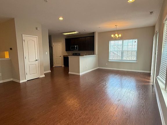 5th image of 603 Freeman Dr Unit 11