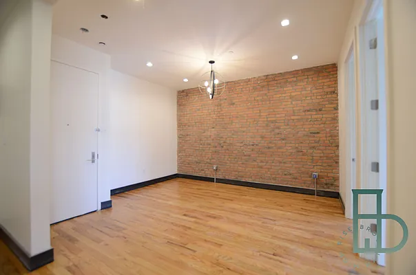 Rented by Miron Realty Group | media 21