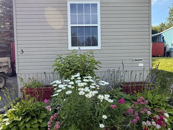 3 Heather St, Middle Sackville, NS B4E 1C9