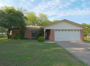 813 Hilltop Dr, Weatherford, TX 76086