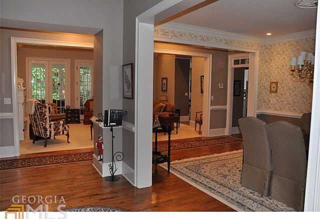 1st image of 1117 Oxford Dr SE