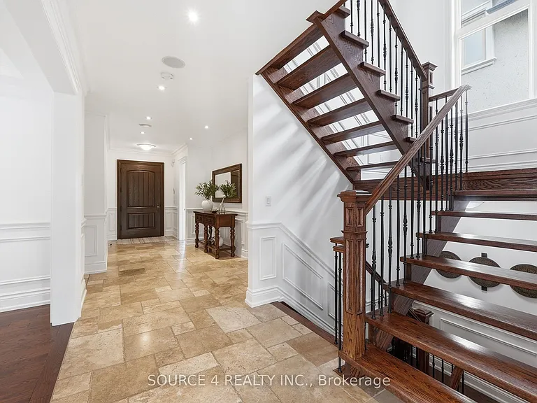 39 Amesbury Dr — Photo 8