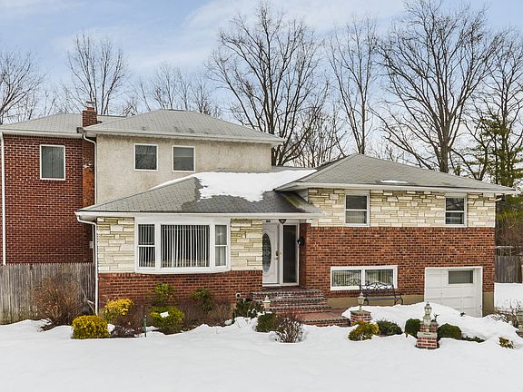 2nd image of 1011 Cedar Drive East