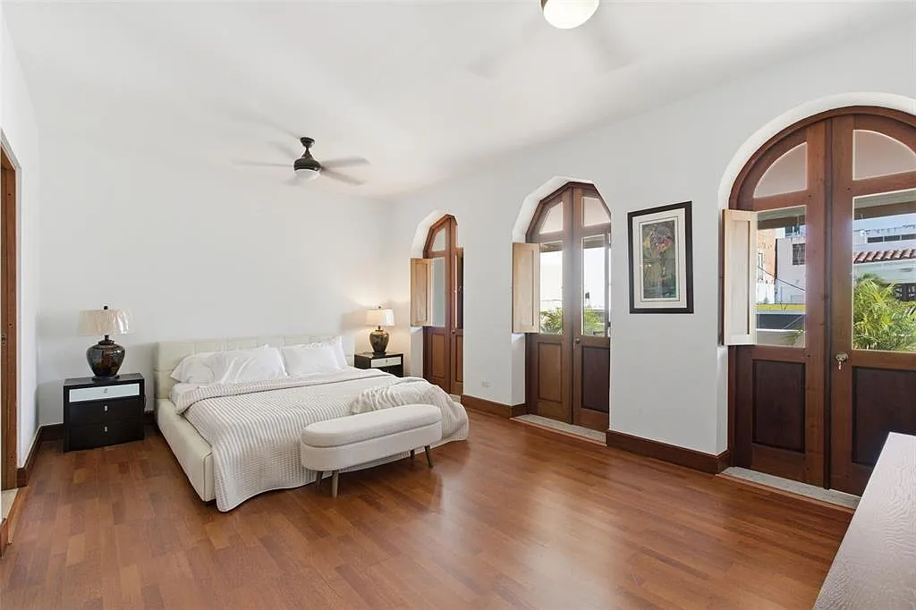 4 bed, 5.0 bath, 3800 sqft, $10,500 — Photo 3