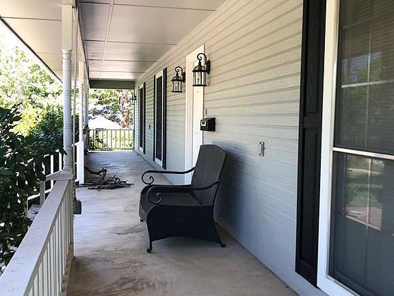 3rd image of 602 Live Oak St