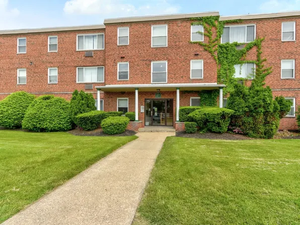 Ellacott Parkway Apartments