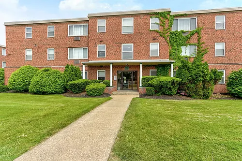Ellacott Parkway Apartments Photo 1