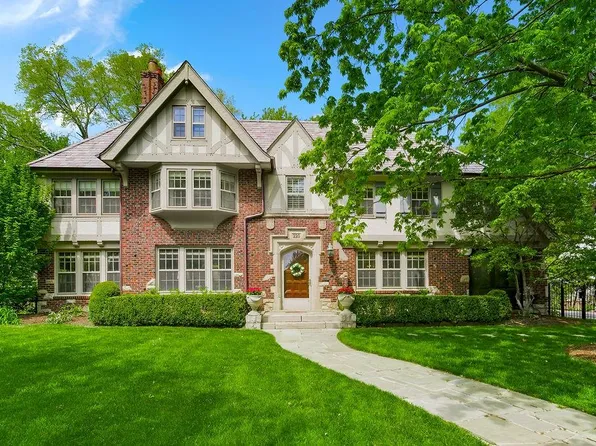 220 W 54th St, Kansas City, MO 64112