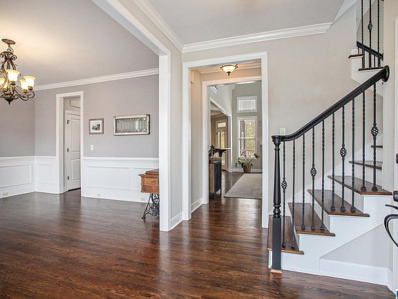 5th image of 610 Park Lake Cir