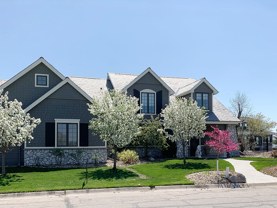 1st image of 990 N Lakeshore Dr