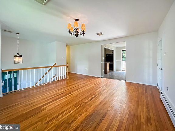 2nd image of 1319 W Evergreen Dr