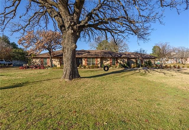 1st image of 221 Cross Timbers Dr