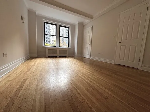 405 East 54th Street image 8 of 16