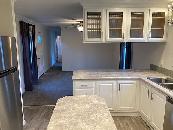 2nd image of 979 Essex St Lot 98-074