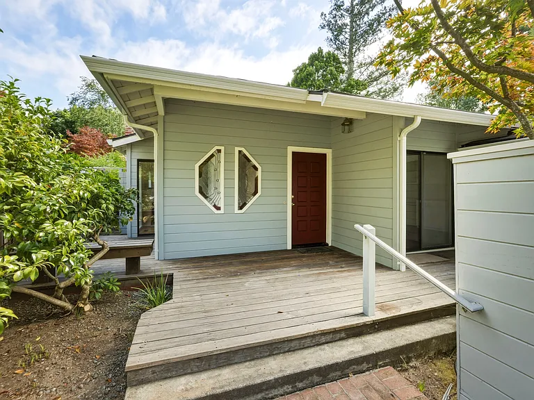 1537 Dana Ave — Photo 2