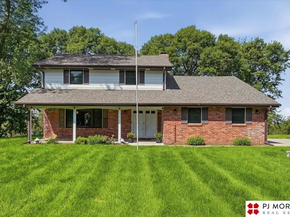11011 Cromwell Dr, Lincoln, NE 68516