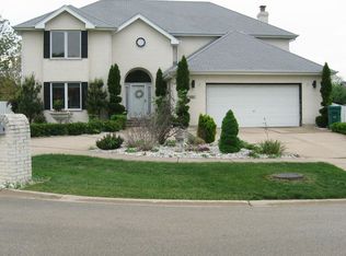 606 Carriage Ridge Ln, Lemont, IL 60439