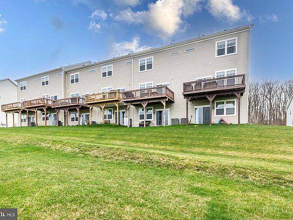5th image of 321 Dawson Pl