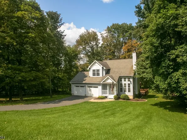 5 Birch Ct, Andover, NJ 07821