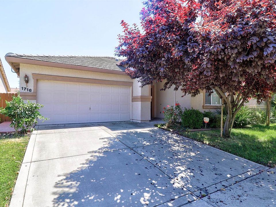 1st image of 1716 Dunsmuir Way