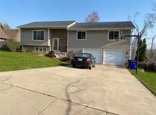 5008 Broadlawn Dr SE, Cedar Rapids, IA 52403