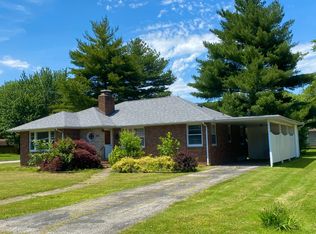 844 W 5th St, Flora, IL 62839