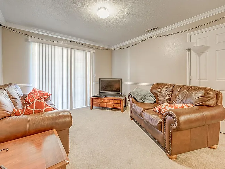 595 N University Ave #119 — Photo 5