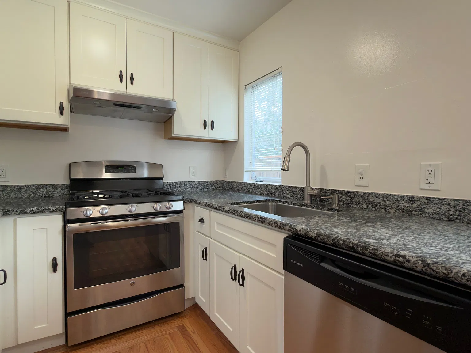 1 bed, $2,295 — Photo 4
