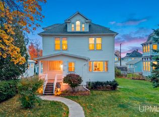 909 S 6th St, Escanaba, MI 49829
