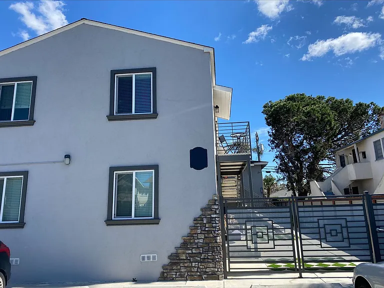 AC! In Unit Washer & Dryer! Reserved Onsite Parking! Downstairs Home! — Photo 18