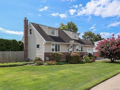 22 Colonial Drive, Farmingdale, NY, 11735