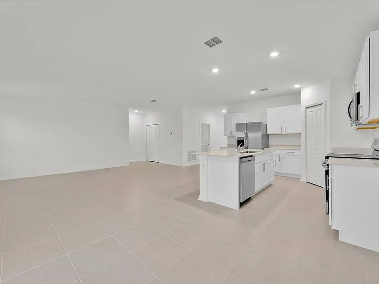 2398 McKinley Dr — Photo 13