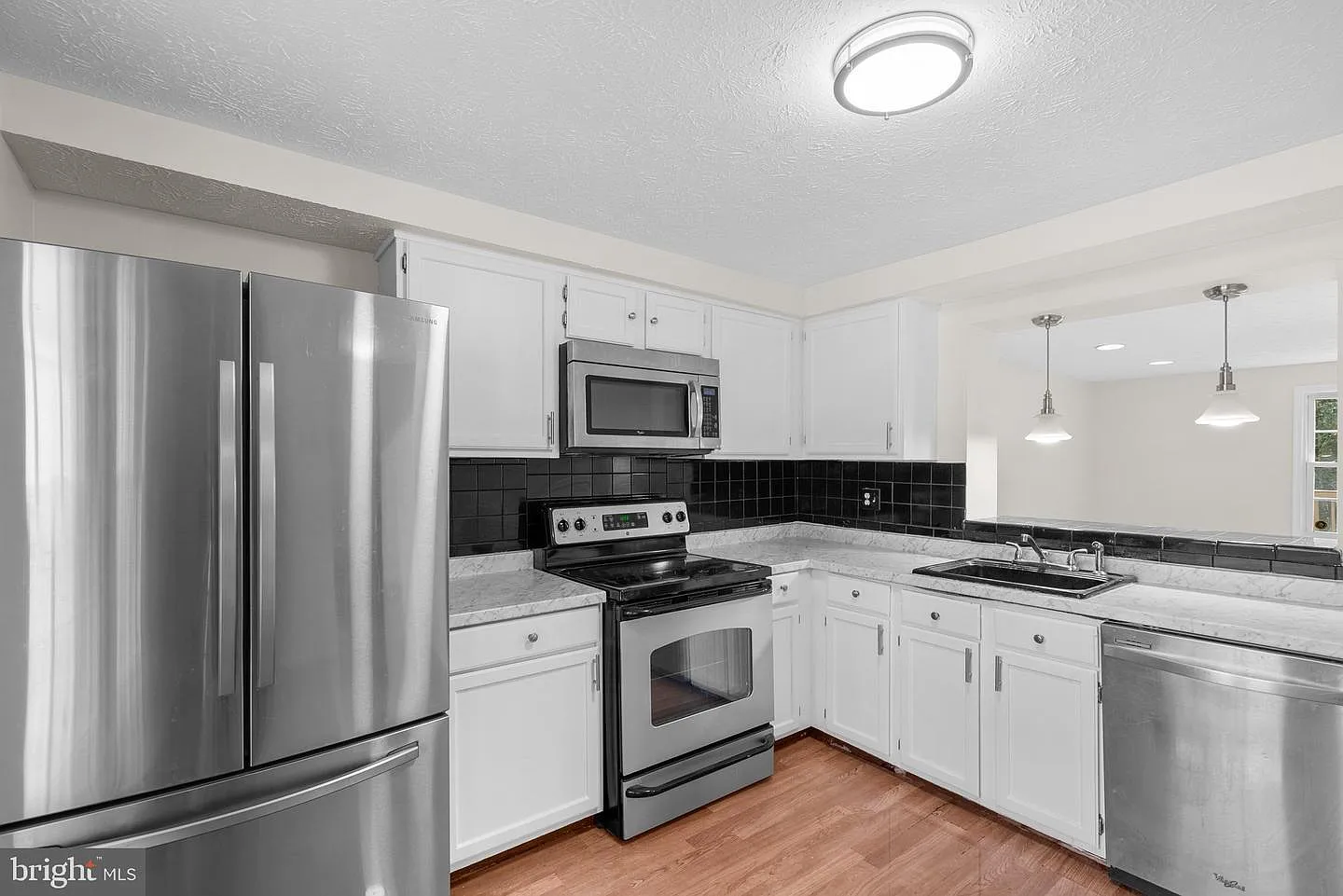 3 bed, 1551 sqft, $2,795 — Photo 3
