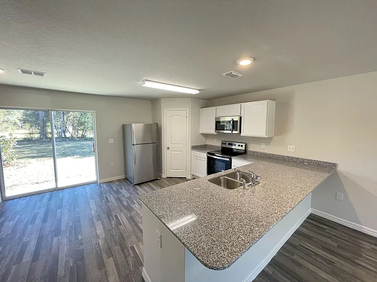 1630 Tench Ct — Photo 3