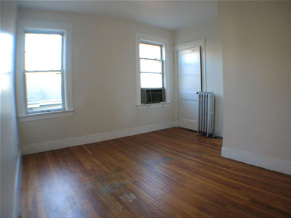 2nd image of 76 Newbury St #U3