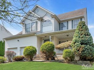 4 Hampton Ct, Matawan, NJ 07747