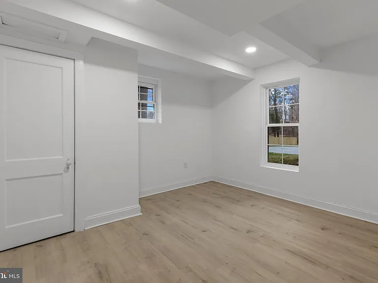 3284 Annandale Rd — Photo 28