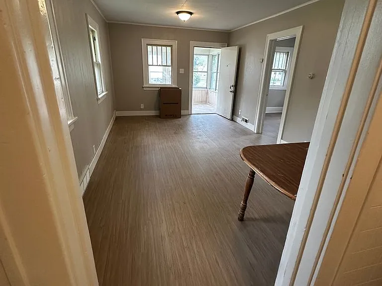 222 Blowers Ave — Photo 2