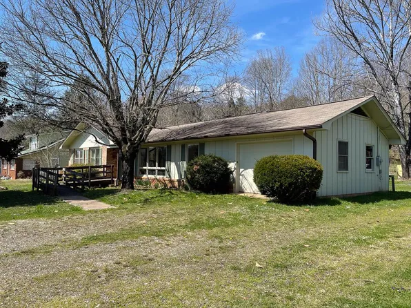 66 Fisher St, Andrews, NC 28901