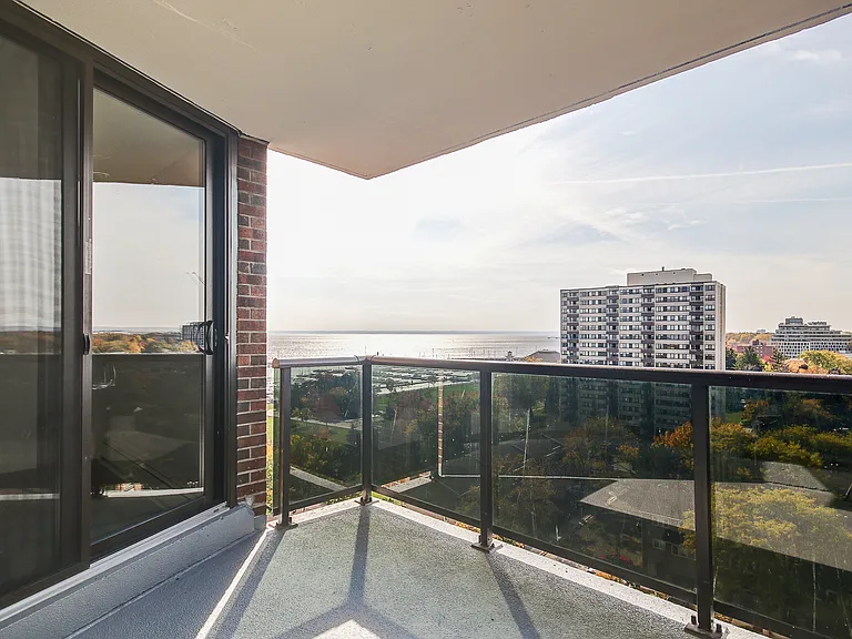 2220 Marine Dr — Photo 12