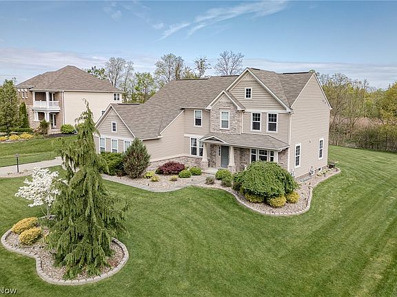 3rd image of 229 Yorkshire Dr