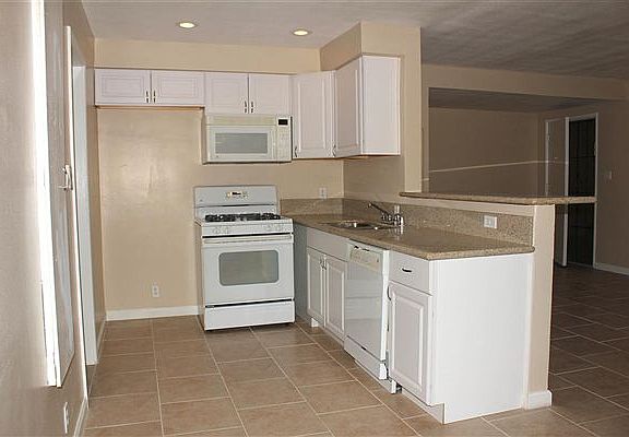 Pumalo-Kitchen1 (Medium)
