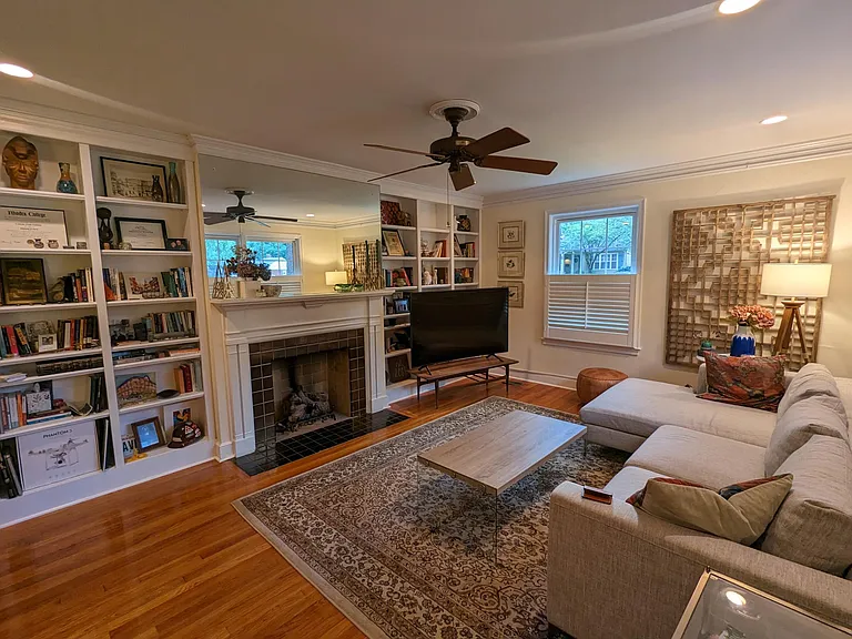 3572 Kenwood Ave — Photo 6