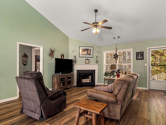 3rd image of 158 Oconnor Dr