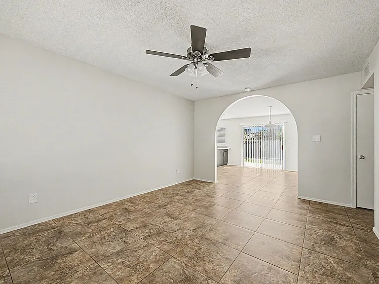 7409 S 46th St — Photo 4