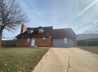 802 Crestview Dr, Cushing, OK 74023