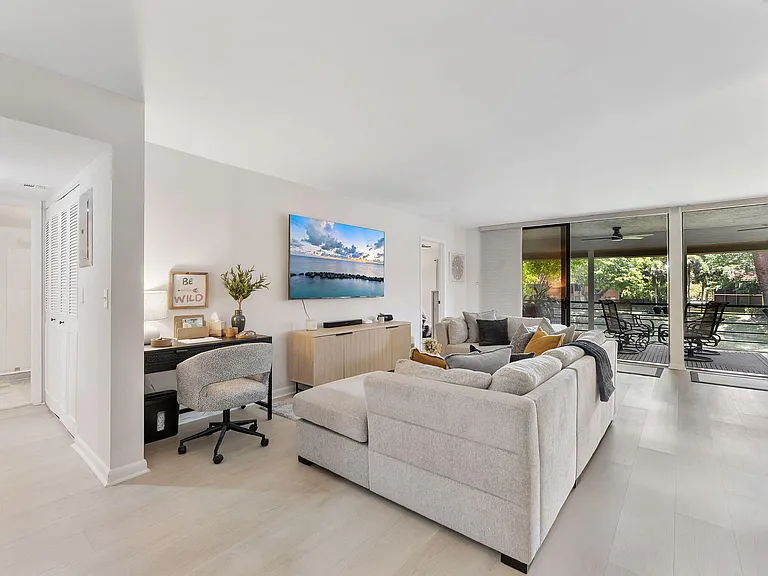 11230 Green Lake Dr #204 — Photo 11