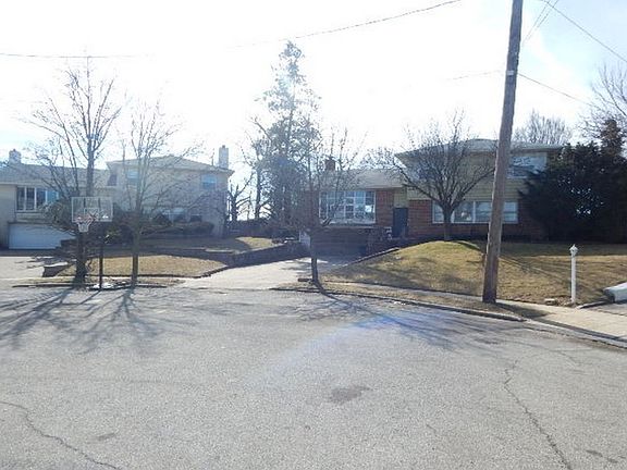 5th image of 325 Buckingham Ct