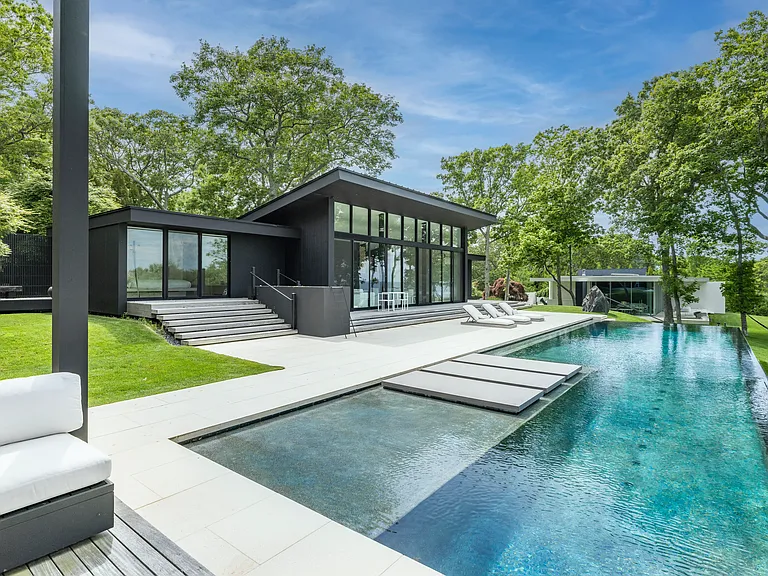 22 Hedges Banks Dr — Photo 4